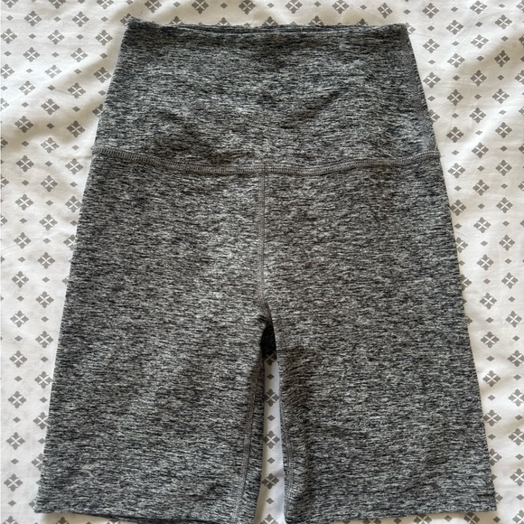 Beyond Yoga Women's Spacedye Gray Bike Shorts - Picture 3 of 5